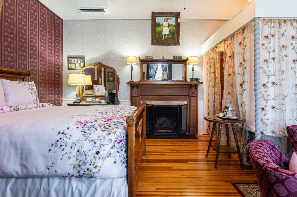Katie room — queen bed with claw-foot tub at The Reynolds Mansion